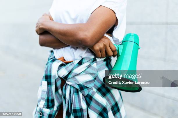 woman hands holding a megaphone outdoors - rechtspraak stockfoto's en -beelden