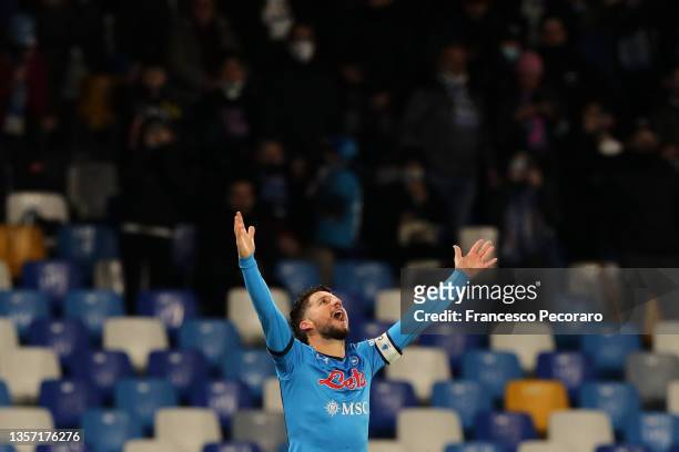 Dries Mertens of SSC Napoli celebrates after scoring their side's second goal during the Serie A match between SSC Napoli v Atalanta BC at Stadio...