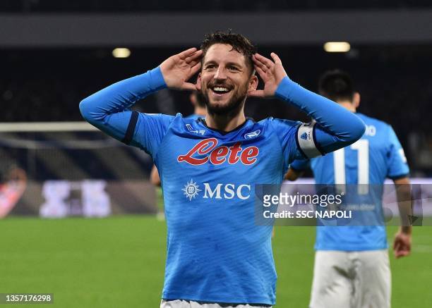 Dries Mertens of Napoli celebrates after scoring the second goal of Napoli during the Serie A match between SSC Napoli and Atalanta BC at Stadio...