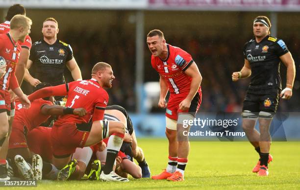 Ben Earl of Saracens celebrates after winning a penalty during the Gallagher Premiership Rugby match between Exeter Chiefs and Saracens at Sandy Park...