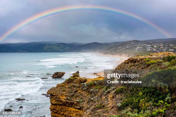 split point on the great ocean road at airey's inlet - lorne stock pictures, royalty-free photos & images