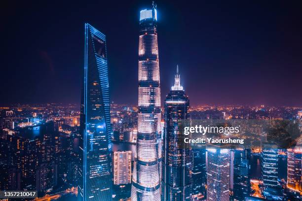 shanghai skyline in a sunny day - the bund foto e immagini stock