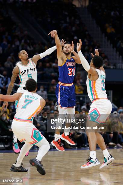 Stephen Curry of the Golden State Warriors makes a three-point basket at the buzzer to end the third quarter against the San Antonio Spurs at Chase...