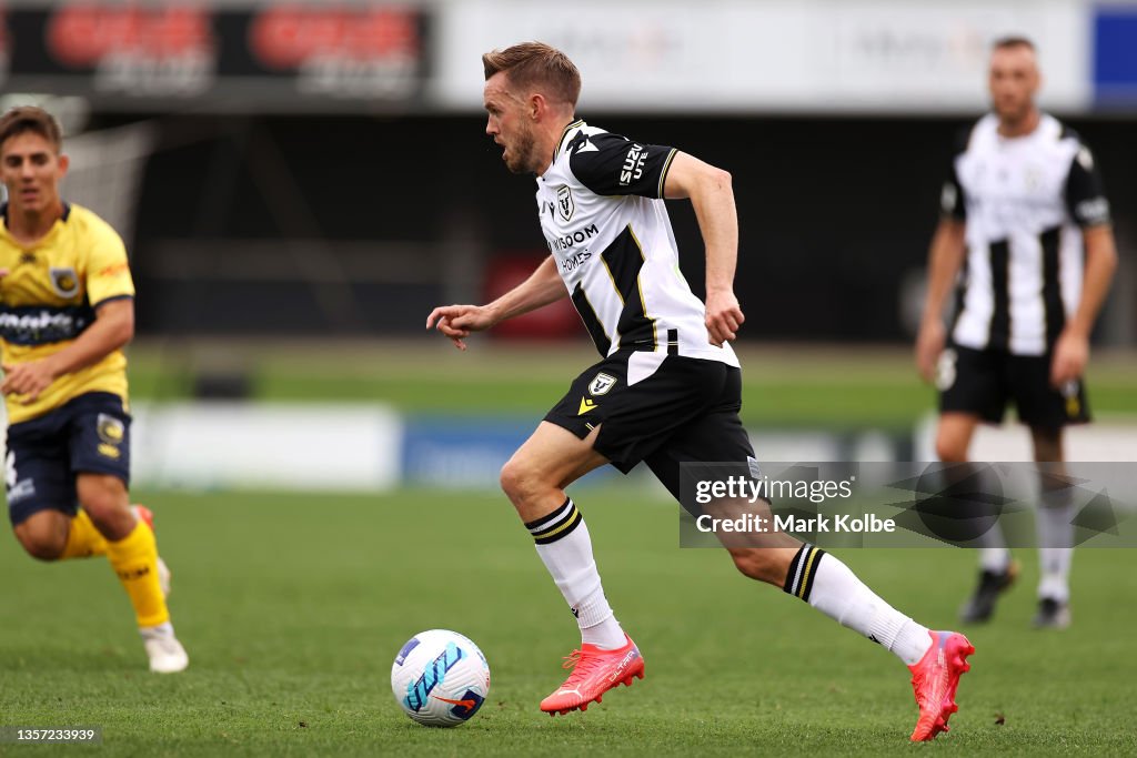 A-League Mens Rd 3 - Macarthur FC  v Central Coast Mariners