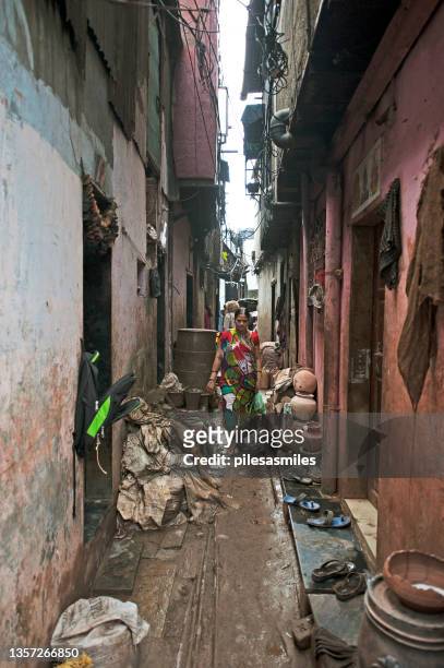 narrow alleyway, dharavi slums, mumbai,india - mumbai slum stock pictures, royalty-free photos & images