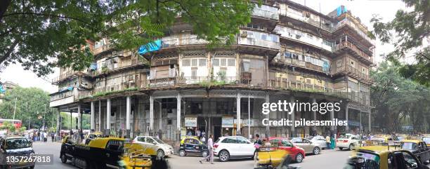 mumbai streetscene panorama, colaba district, mumbai, india - sounds in mumbai stock pictures, royalty-free photos & images