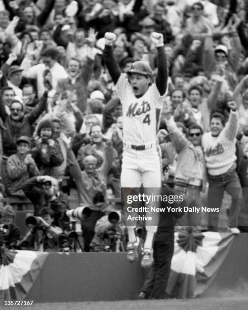 Baseball Game 3 of Playoff - New York Mets vs Houston Astros WALKING ON AIR: Len Dykstra charges home after his two-run homer doomed the Astros in...