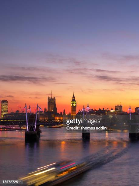 river thames and the skyline of london westminster - river thames night stock pictures, royalty-free photos & images