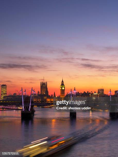 river thames and the skyline of london westminster - city of westminster london 個照片及圖片檔