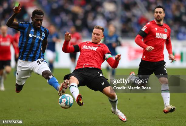 Bakery Jatta of Hamburg is challenged by Marcel Franke of Hannover during the Second Bundesliga match between Hannover 96 and Hamburger SV at...