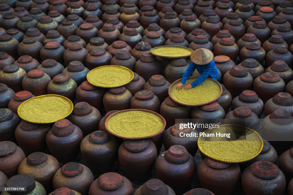 Making Ban sauce in Hung Yen