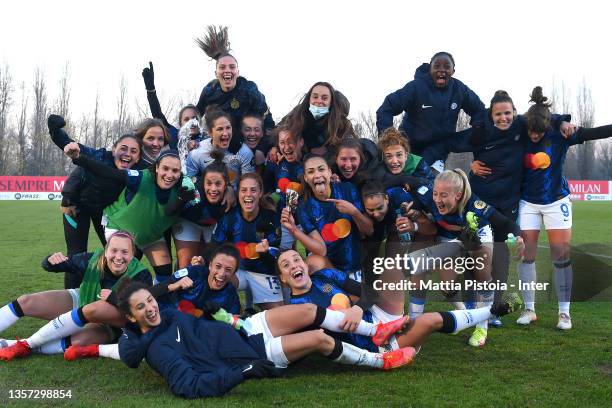 Team of FC Internazionale celebrate after winning the Women Serie A match between AC Milan and FC Internazionale at Campo Sportivo Vismara on...