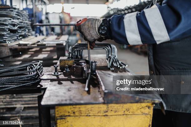 dobra de armadura de aço - workers compensation - fotografias e filmes do acervo