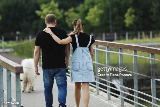 family walking with samoyed dog at the public park - hairy back man - fotografias e filmes do acervo