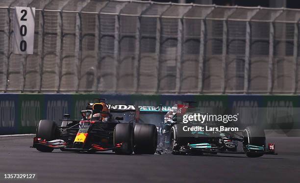 Max Verstappen of the Netherlands driving the Red Bull Racing RB16B Honda and Lewis Hamilton of Great Britain driving the Mercedes AMG Petronas F1...