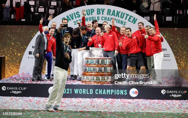 Andrey Rublevtakes a selfie of Captain Shamil Tarpischev, Danil Medvedev, Karen Kachanov, Aslan Karatsev, and Evgeny Donskoy of The Russian Tennis...