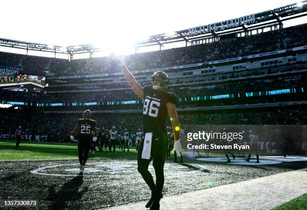 Ryan Griffin of the New York Jets celebrates after catching the ball for a touchdown during the second quarter against the Philadelphia Eagles at...