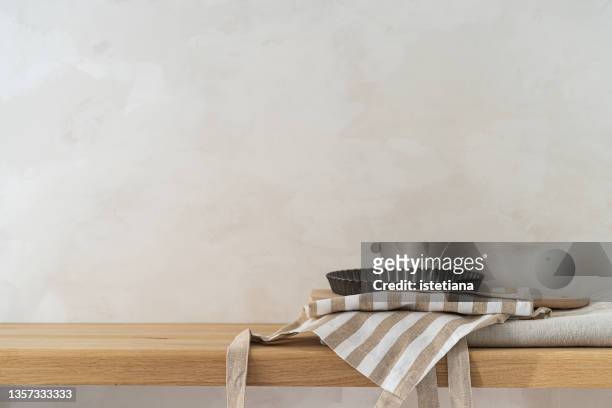 clean home environments. linen table cloth, kitchen apron and baking pan - food white background foto e immagini stock