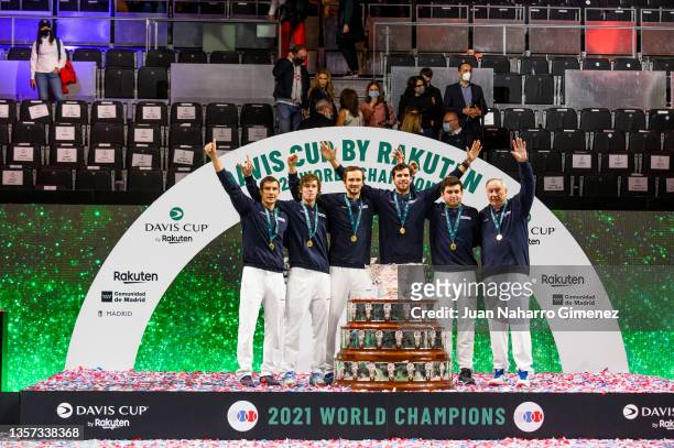 Evgeny Donskoy, Andrey Rublev, Danil Medvedev, Karen Kachanov, Aslan Karatsev, and Captain Shamil Tarpischev of The Russian Tennis Federation...