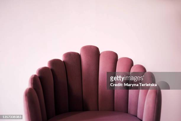 pink textured velor armchair on a pink background. - velvet photos et images de collection