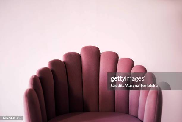 pink textured velor armchair on a pink background. - acolchoado - fotografias e filmes do acervo