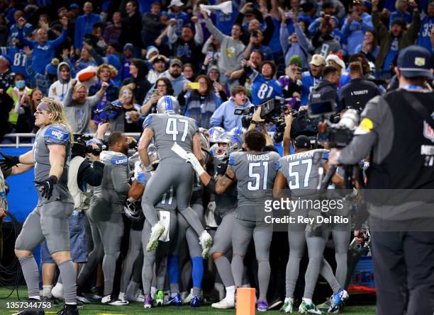 The Detroit Lions celebrate after defeating the Minnesota Vikings 29-27 at Ford Field on December 05, 2021 in Detroit, Michigan.