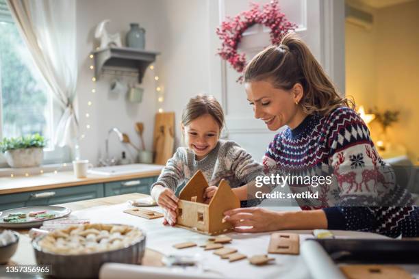 christmas tradition - mother daughter baking stock pictures, royalty-free photos & images