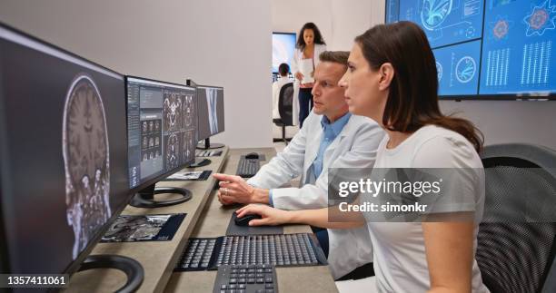 Real Radiologists Computer Radiologist Computer Photos and Premium High Res Pictures - Getty Images