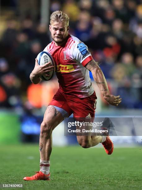 Tyrone Green of Harlequins runs with the ball during the Gallagher Premiership Rugby match between Leicester Tigers and Harlequins at Mattioli Woods...