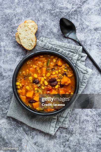 vegetarian chili con carne, chili sin carne, with sweet potatoe - soup vegtables stockfoto's en -beelden