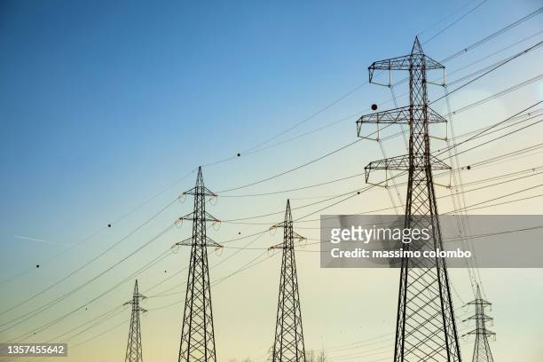electricity pylons at morning - electricity stockfoto's en -beelden