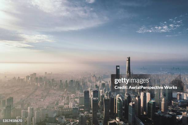 aerial view of shanghai skyline - 上海 個照片及圖片檔