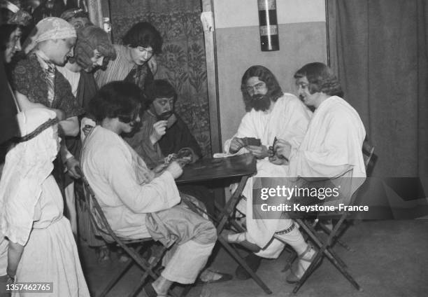 Reconstitution de la Cène par des ouvrier à Ménilmontant, le 1er mars 1937, à Paris.