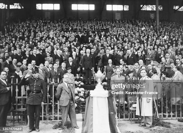 Le président de la FIFA Jules Rimet assistant à la finale de la coupe de France de football entre le FC Sochaux et le Racing Club de Strasbourg, le 9...