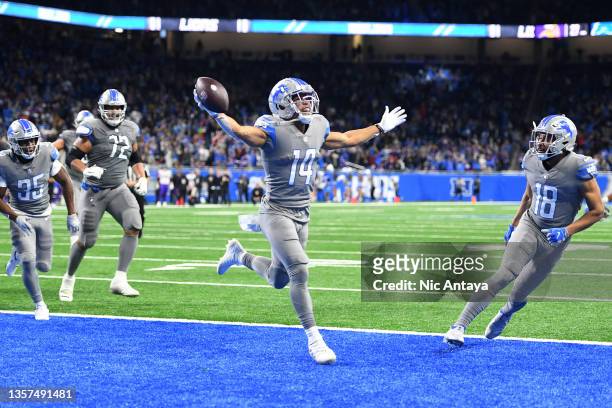 Amon-Ra St. Brown of the Detroit Lions celebrates after catching a touchdown as time expired to defeat the Minnesota Vikings 29-27 at Ford Field on...