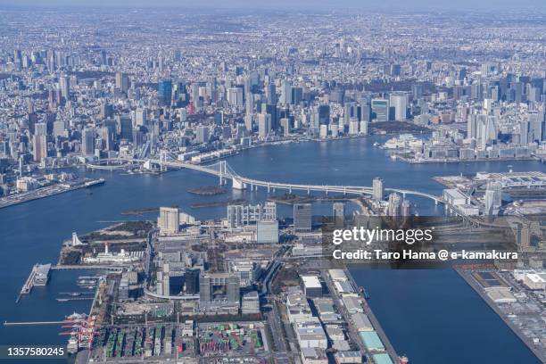 in tokyo of japan aerial view from airplane - odaiba tokyo stockfoto's en -beelden