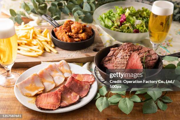 lunch - vleesgerecht stockfoto's en -beelden