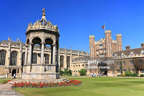 landscape view of trinity college - trinity college cambridge stockfoto's en -beelden