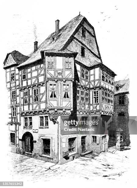 historische straßen der altstadt von marburg, deutschland - fachwerk stock-grafiken, -clipart, -cartoons und -symbole