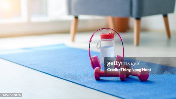 sports equipment with water and earphones on inside the house background - court room stock-fotos und bilder