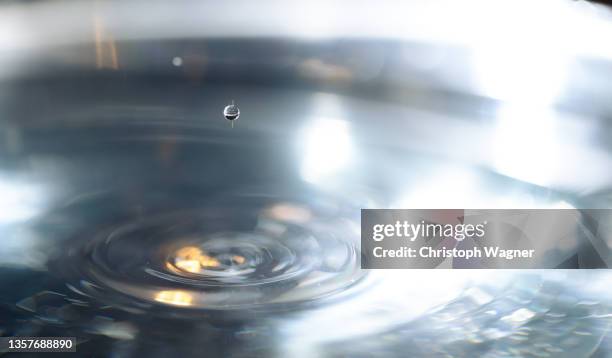 wassertropfen - bath isolated stock pictures, royalty-free photos & images