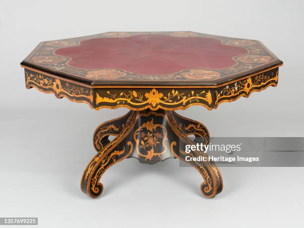 Octagonal Reading Table 116 Octagonal Library Stock Photos, High-Res Pictures, and Images ...
