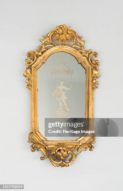 Mirror Gallery Photos and Premium High Res Pictures - Getty Images