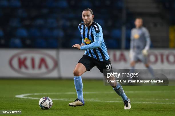 Marco Hoeger of SV Waldhof Mannheim runs with the ball during the 3. Liga match between Waldhof Mannheim and SV Wehen Wiesbaden at Carl-Benz-Stadium...