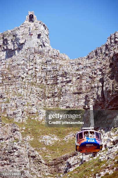 cable car, cable station and peak, table mountain, cape town, cape peninsula, south africa - cape town cable car stock pictures, royalty-free photos & images