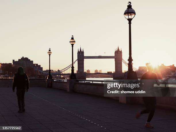 london city skyline at sunrise - tower bridge london stock pictures, royalty-free photos & images