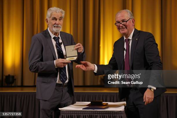 Klaus Hasselmann , laureate of the 2021 Nobel Prize in Physics, receives the award from Swedish Ambassador to Germany Per Thöresson at Harnack Haus...