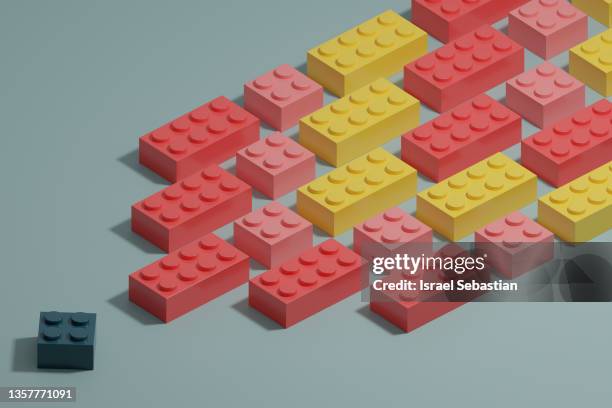 3d rendering illustration of row of pink and yellow building blocks on blue background. - harcelement photos et images de collection