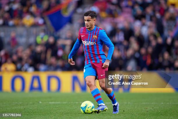 Philippe Coutinho of FC Barcelona runs with the ball during the La Liga Santander match between FC Barcelona and Real Betis at Camp Nou on December...