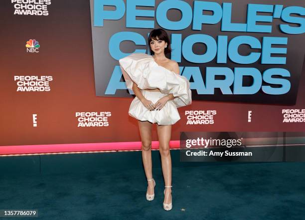 Sarah Hyland attends the 47th Annual People's Choice Awards at Barker Hangar on December 07, 2021 in Santa Monica, California.